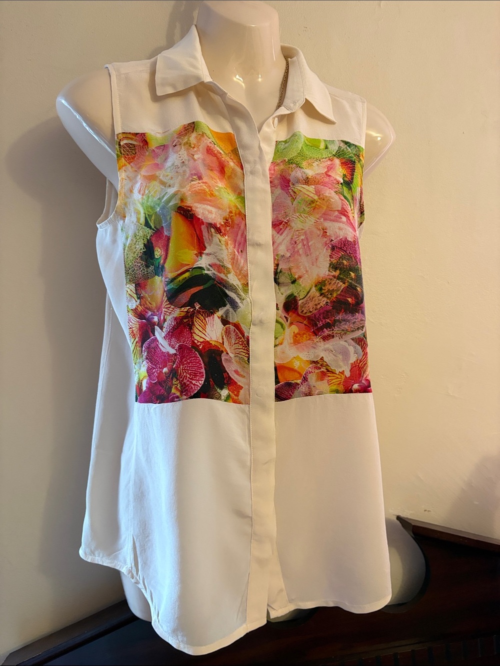 Club Monaco White Sleeveless Blouse with Bright Floral Front Panels. 100. Silk